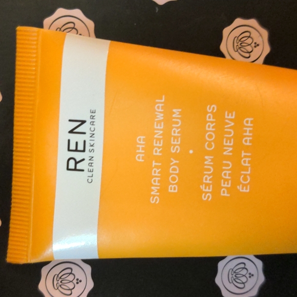 REN CLEAN SKINCARE AHA SMART RENEWAL BODY SERUM - Picture 7 of 10